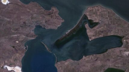 Над затонувшими в Керченском проливе танкерами установят защитные сооружения