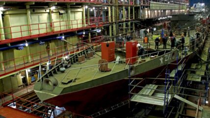 Корабелы Амурского судостроительного завода ОСК получили Благодарность от губернатора