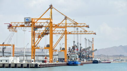 Развивается движение контейнерных поездов в Европу через порт Туркменбаши