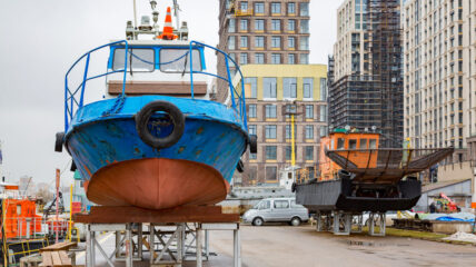 Более 530 тонн мусора собрал коммунальный флот с водной акватории Москвы