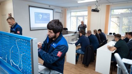 На учебной площадке Амурского СЗ прошел хакатон «Судовой электромонтажник»