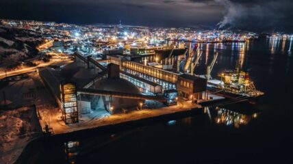 Мурманский балкерный терминал ввел в эксплуатацию портальный кран «Витязь»
