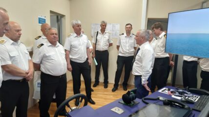 Изучение международного и российского опыта разработки морских автономных надводных судов впервые включили в программу повышения квалификации капитанов морпортов