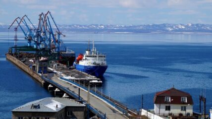 Порт Корсаков на Сахалине перешел на круглосуточную работу