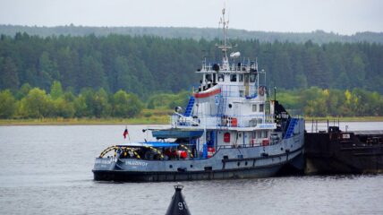 Салехардский речной порт выплатит штраф за выпуск речного буксира на акваторию СМП