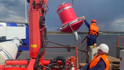 Работники «Енисейречтранс» установили 106 плавучих знаков для обеспечения судоходства