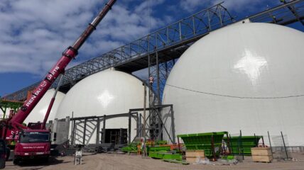 В хребтовом складе Port Favor установят кратцер-кран