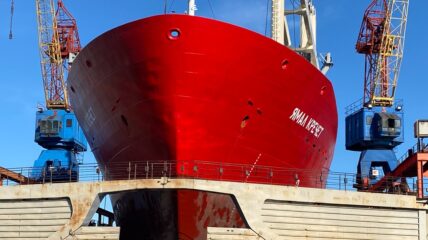 «Красная Кузница» ОСК завершила доковый ремонт сухогруза «Ямал Кречет»