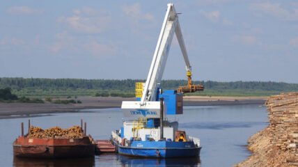 «Беломорская сплавная компания» построила два плавкрана для организации сплава леса