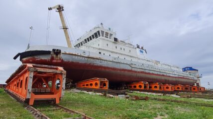 Архангельская РЭБ флота отремонтирует ледокол «Авраамий Завенягин»