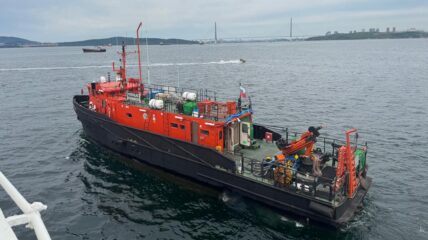 Морспасслужба провела учения по ликвидации нефтепродуктов в акватории морского порта Владивосток