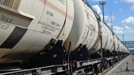 Петербургский нефтяной терминал впервые за 30 лет приступил к перевалке масел из масличной пальмы в ЖД цистерны