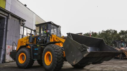 Парк Мурманского морского торгового порта пополнился новыми погрузчиками