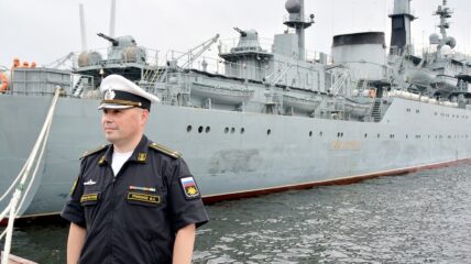 Учебный корабль «Смольный» вышел из Владивостока по маршруту северного морского пути в рамках дальнего штурманского похода