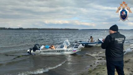 В Самарской области выясняются причины столкновения маломерного судна и баржи