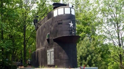 На Тихоокеанском флоте почтили память экипажа дизельной подводной лодки С-178