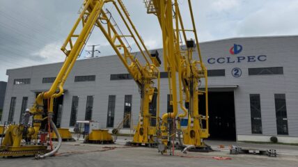 Специалисты «Порт Фавор» провели заводские испытания морских стендеров в Китае