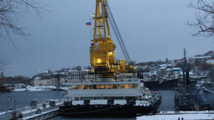 Судостроительная фирма «Алмаз» передала ВМФ РФ новый плавкран СПК-63150 проекта 02690