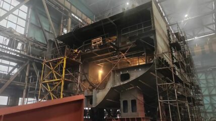 «Верфь братьев Нобель» продолжает формирование корпусов двух краболовов проекта 6135