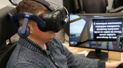 Новые VR-тренажеры Первой Портовой Компании помогут в обучении операторов кранов