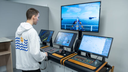 Лучшим молодым судоводителем страны на чемпионате Fesco вновь стала девушка