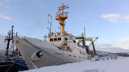 НИС «Вильнюс» исследует запасы донных рыб в Баренцевом море