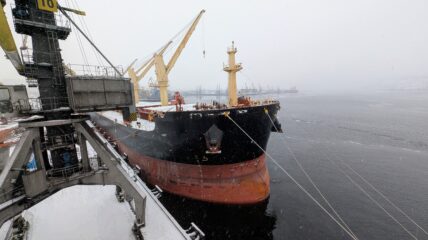 Мурманский балкерный терминал заключил контракт на срочную поставку 100 000 тонн груза