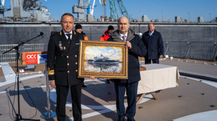 На спасательном судне «Воевода» проекта 23700 подняли Государственный флаг