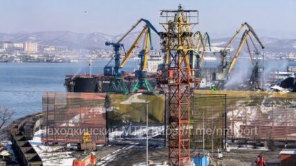 В Находкинском МТП начали возводить дополнительные пыле-ветрозащитные экраны