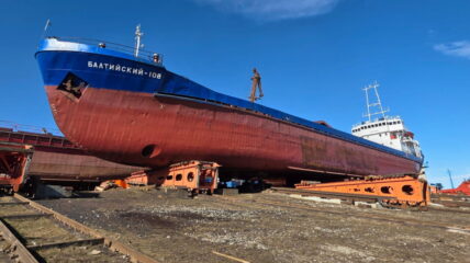 Архангельская РЭБ флота отремонтировала сухогруз «Балтийский — 108»