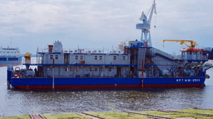 В Астрахани спустили на воду земснаряд «Иртыш-2503 проекта FPDR1 для Казахстана
