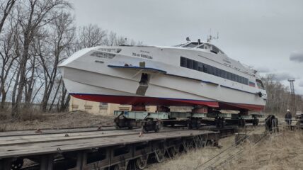 На Хабаровском судостроительном заводе спустили пассажирское судно «70 лет Победы»