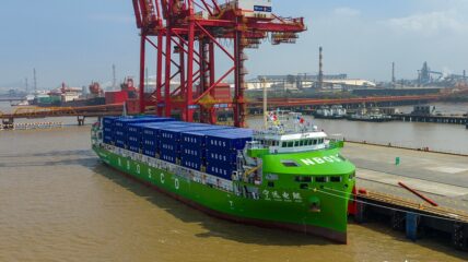 Китайская верфь Jiangxi Jiangxin сдала крупнейший в мире электрический контейнеровоз «Ning Yuan Dian Kun»