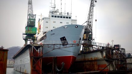 В Приморской крае отремонтировали плавбазу «Дальмос»