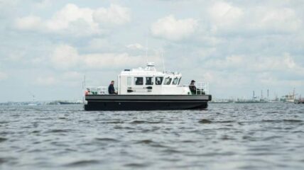 В Санкт-Петербурге испытывают разъездной катер РК-950 для атомного ледокола