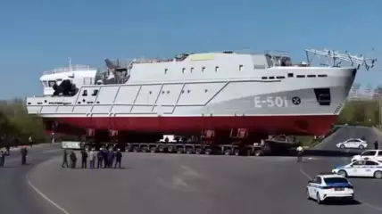 В Казахстане спустили на воду судно снабжения «Динмухамед Кунаев» для ВМС