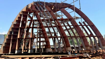 Завод «Нефтефлот» завершает сварку носа судна проекта RSD34L
