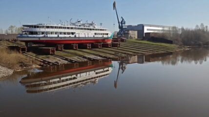 «Пермская судоверфь» спустила на воду круизное судно «Мамин-Сибиряк» проекта 646