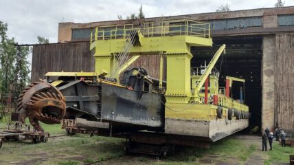 Хабаровский судостроительный завод спустил на воду земснаряд «Рино 25»