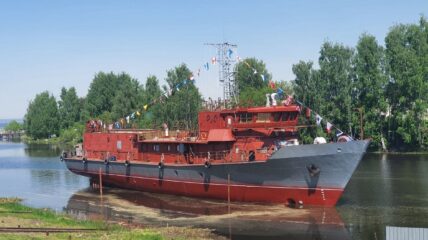 На «Сокольской судоверфи» спустили на воду катер-торпедолов «ТЛ-2202» проекта 1388НЗТМ