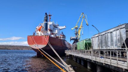 Мурманский балкерный терминал приступил к перевалке первой партии калийных удобрений на балкер класса «Панамакс»