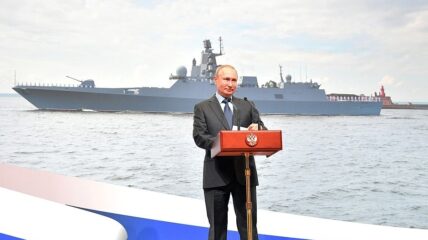 Владимир Путин поздравил работников и ветеранов судостроительной отрасли с Днем кораблестроителя
