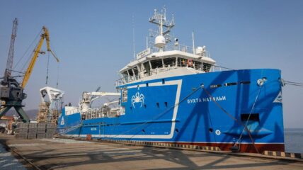 Краболовы «Бухта Натальи» и «Дмитрий Коноплёв» проекта CCa5712LS вышли на промысел