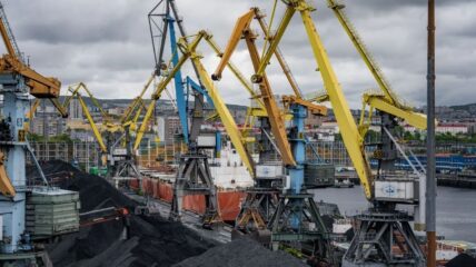 Мурманский морской торговый порт запустит тестовый контейнерный рейс