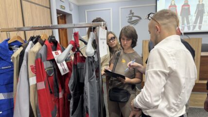 ОСК провела опрос среди работников своих предприятий о выборе концепции дизайна новой спецодежды