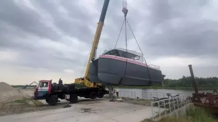 Первый белорусский пассажирский электрокатамаран спустили на воду