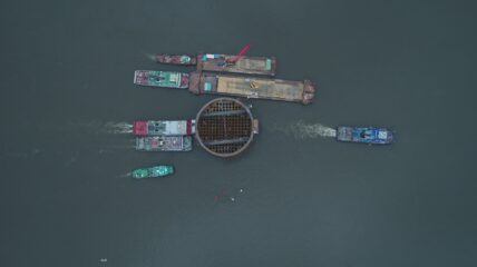 На реке Лене провели дноуглубление для подготовки основания опоры Ленского моста