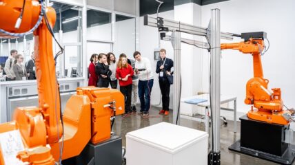 В «Сириусе» разработали систему роботизированного фрезерования для обработки сложных деталей в судостроении