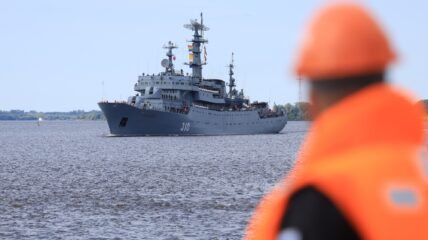 Учебный корабль Балтийского флота «Перекоп» вышел из Архангельска
