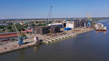 На заводе ОСК «Красные Баррикады» модернизировали портальный кран грузоподъемностью 80 тонн
